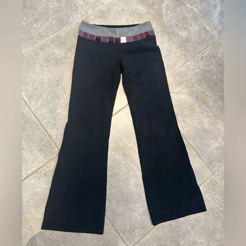 Size 8 lululemon reversible pants